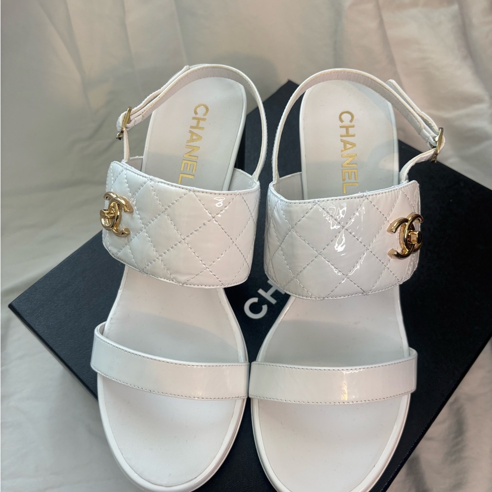 CHANEL White Quilted Leather Slingback Block Heels with Gold CC - Picture 3 of 7